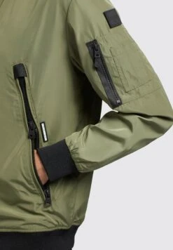 Khujo Astile2 - Bomberjacks - Olivgrün 13 Khujo Astile2 - Bomberjacks - Olivgrün -Khujo Kleding Winkel 7f0272f37f694818808aeaa55bb2c546